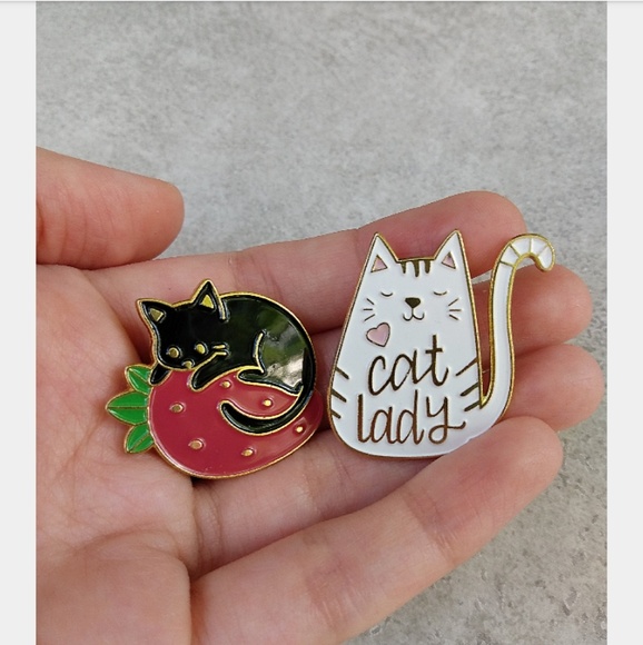 Clearance! 2 new white and black cat pins - Picture 4 of 4